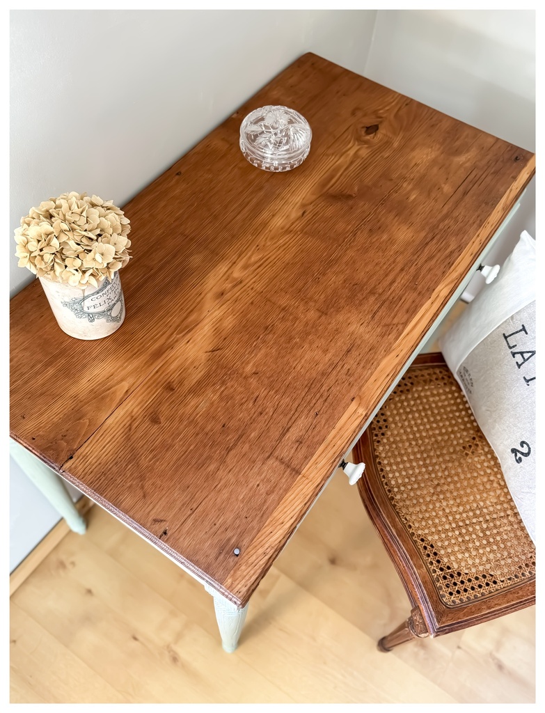Table avec tiroir
