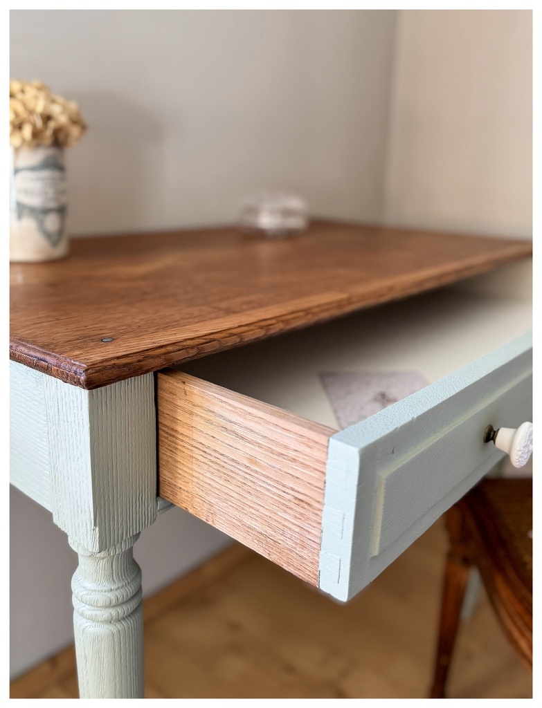 Table avec tiroir