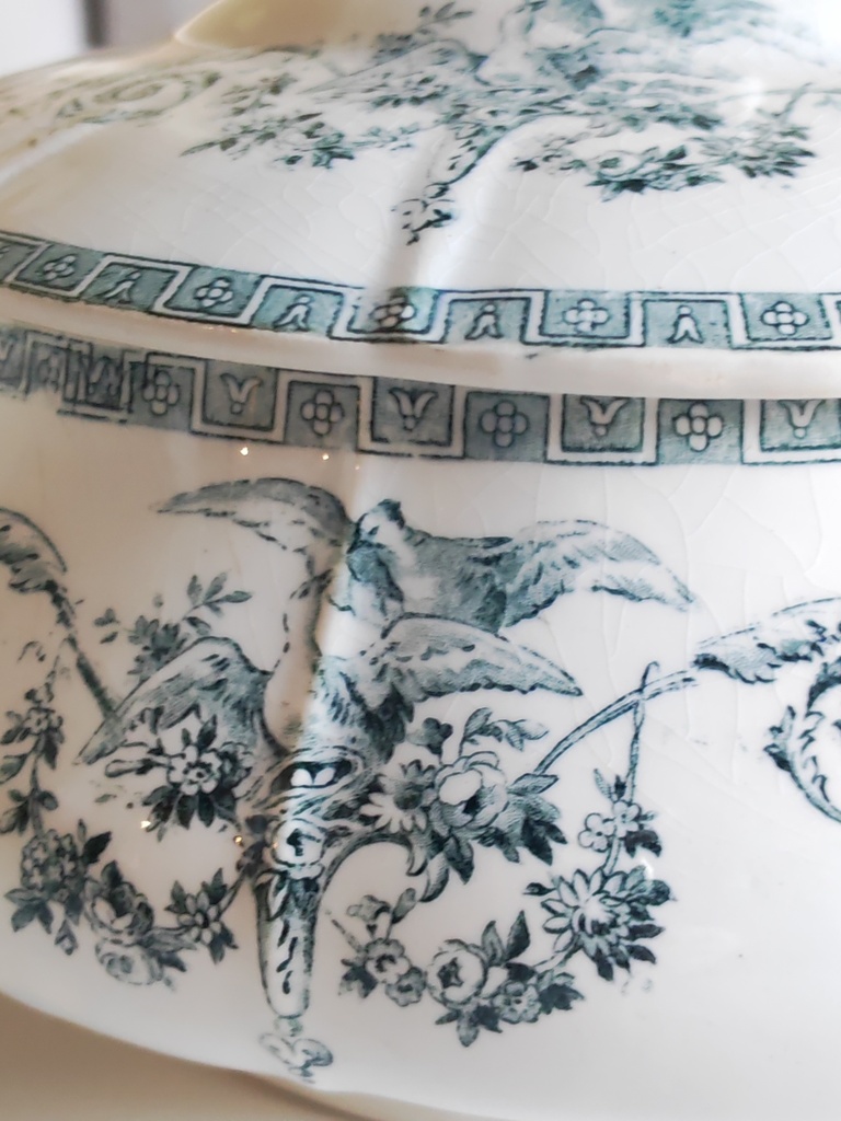 Soupière Terre de Fer modèle Gien Marie-Antoinette 