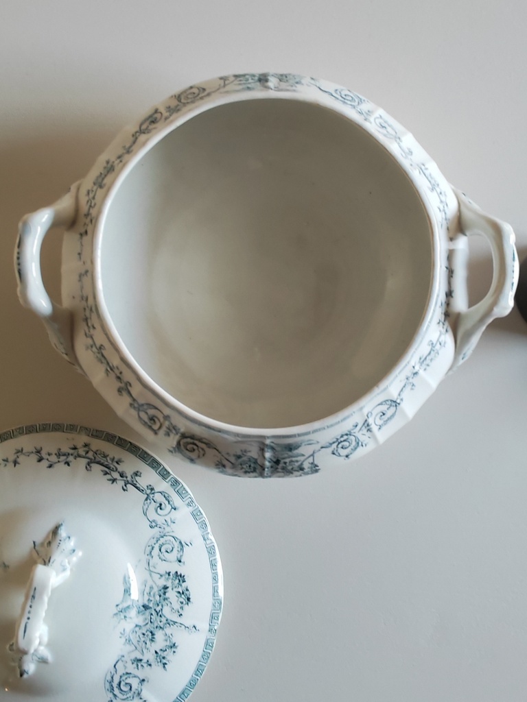 Soupière Terre de Fer modèle Gien Marie-Antoinette 