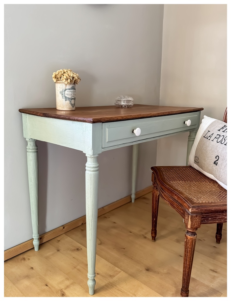 Table avec tiroir