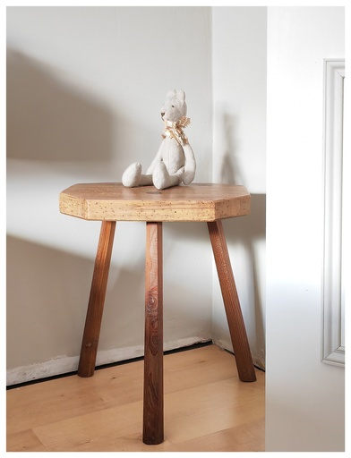 Tabouret tripode 